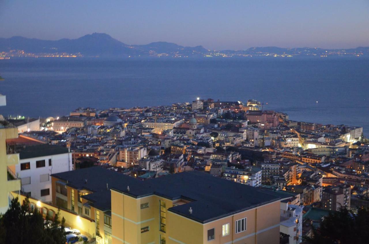 Appartamento Panoramico "Il Glicine" 那不勒斯 外观 照片